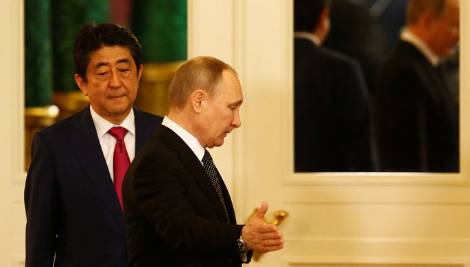 Kyodo: Абэ потерял надежду на мирный договор по Курилам на встрече с Путиным 