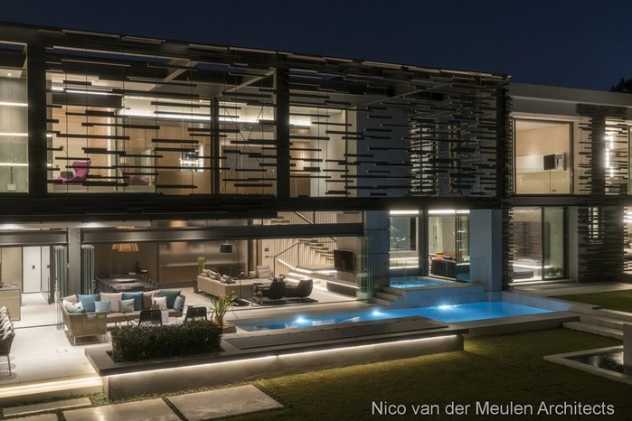 Наполненный светом дом из экологичных материалов в Йоханнесбурге 