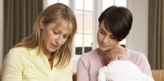 Что должна уметь няня, которая присматривает за грудничком