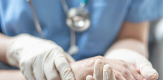 При каких симптомах, травмах и заболеваниях показана хирургия кисти