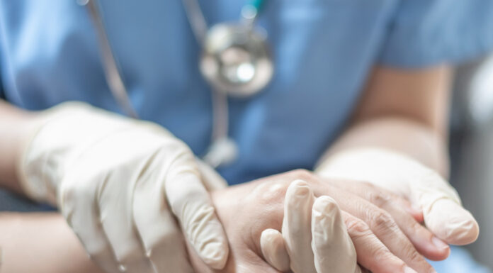 При каких симптомах, травмах и заболеваниях показана хирургия кисти