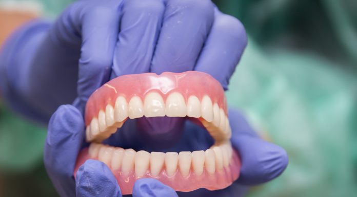 Протезирование зубов в Минске: почему за данной услугой приезжают из других городов и даже стран