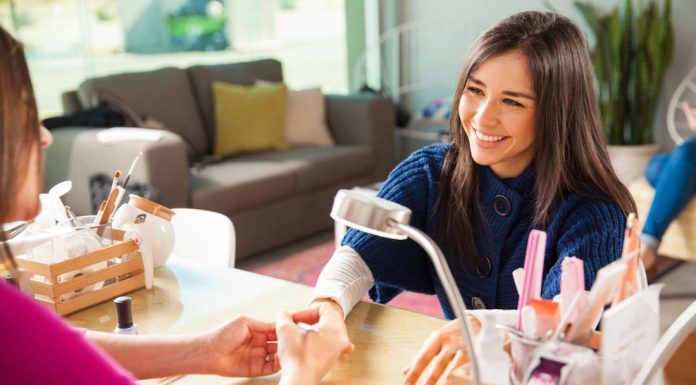 Какие товары для маникюра потребуются мастеру в работе