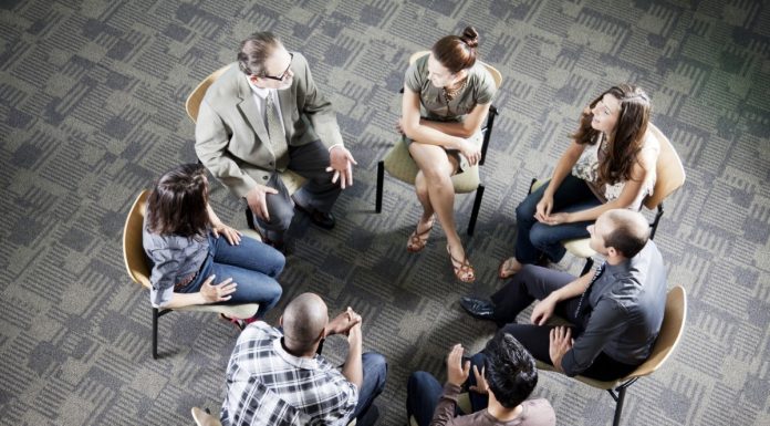 В каких случаях групповая психотерапия эффективнее индивидуальной