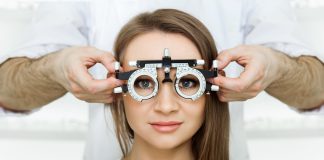 Подбор очков для коррекции проблем со зрением после профессиональной диагностики в оптике: советы