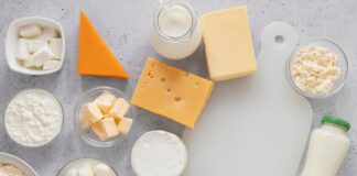 Топ-5 самых полезных молочных продуктов для завтрака. На что обратить внимание при покупке сыра и сливок