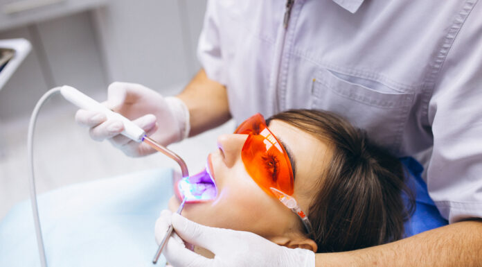 Лечение зуба под микроскопом в Тюмени: точность, качество, результат